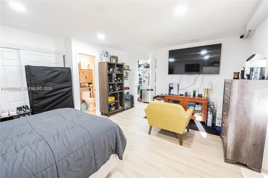 1304 N 40th Avenue Hollywood FL 33021