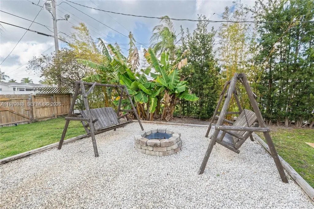 1304 N 40th Avenue Hollywood FL 33021