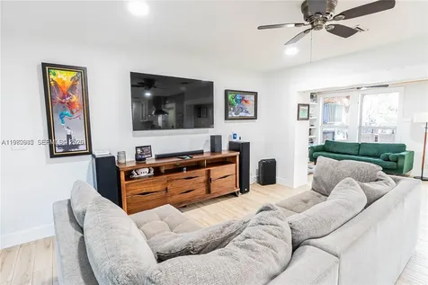 1304 N 40th Avenue Hollywood FL 33021