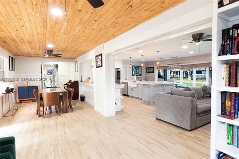 1304 N 40th Avenue Hollywood FL 33021