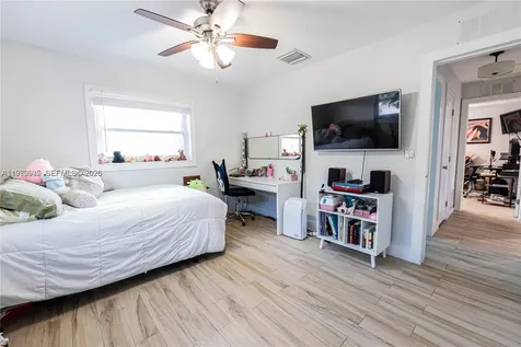 1304 N 40th Avenue Hollywood FL 33021