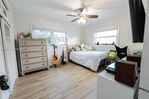 1304 N 40th Avenue Hollywood FL 33021
