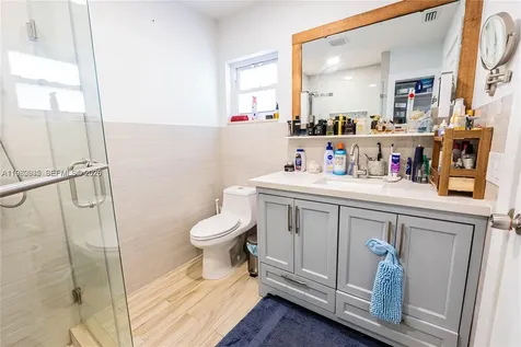 1304 N 40th Avenue Hollywood FL 33021
