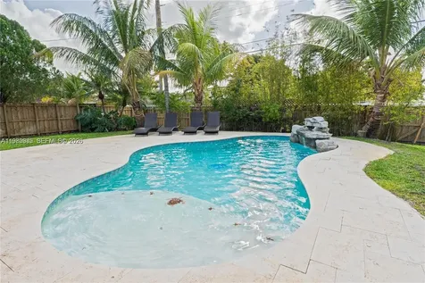 1304 N 40th Avenue Hollywood FL 33021