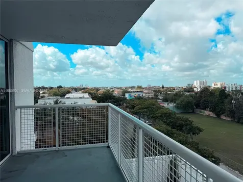 900 SW 8th Street Miami FL 33130