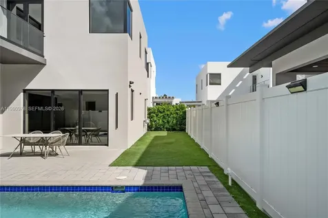 7453 NW 100th Court Doral FL 33178