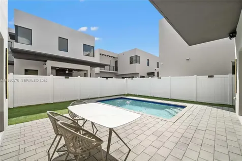 7453 NW 100th Court Doral FL 33178