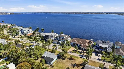 5735 Riverside Drive Cape Coral FL 33904