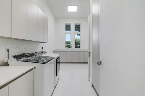 11412 NE 8th Avenue Biscayne Park FL 33161