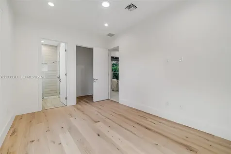 11412 NE 8th Avenue Biscayne Park FL 33161