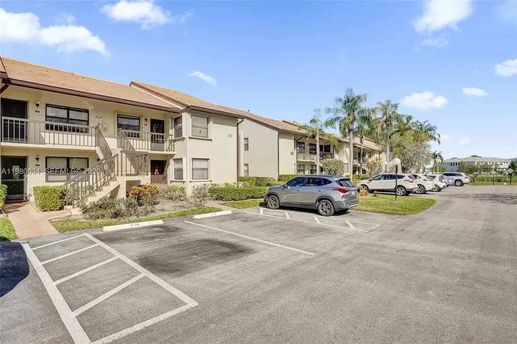 7681 Tahiti Lane Lake Worth FL 33467