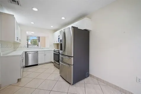 10252 NW 52nd Terrace Doral FL 33178