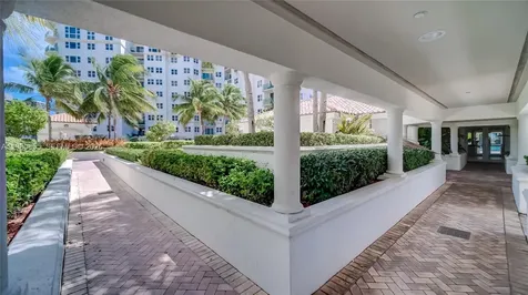 20000 E Country Club Drive Aventura FL 33180