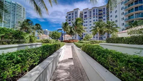 20000 E Country Club Drive Aventura FL 33180
