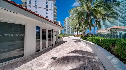 20000 E Country Club Drive Aventura FL 33180