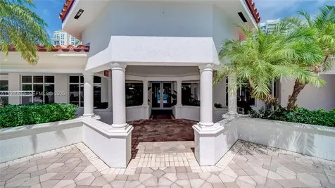 20000 E Country Club Drive Aventura FL 33180