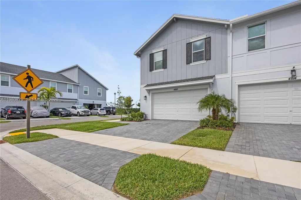 4820 N Longwood Lake Square Westlake FL 33470