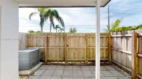 2221 SE 26th Lane Homestead FL 33035