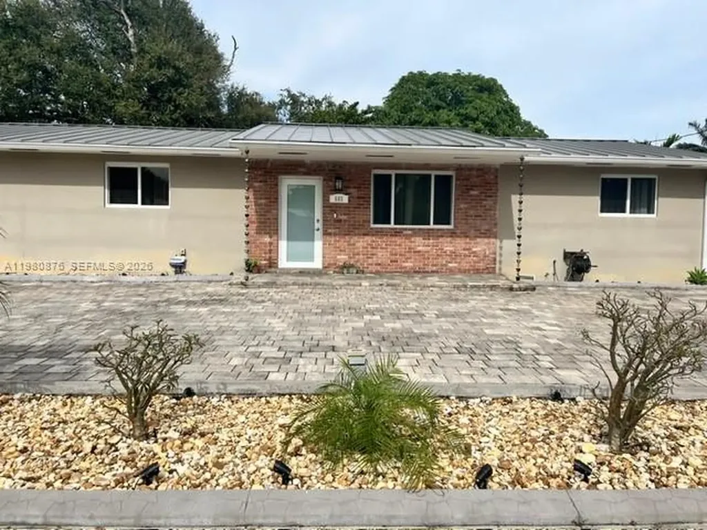 685 W 77th Street Hialeah FL 33014