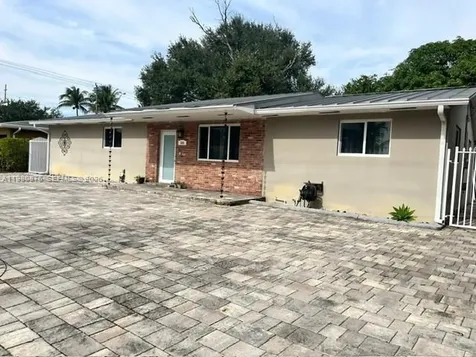 685 W 77th Street Hialeah FL 33014