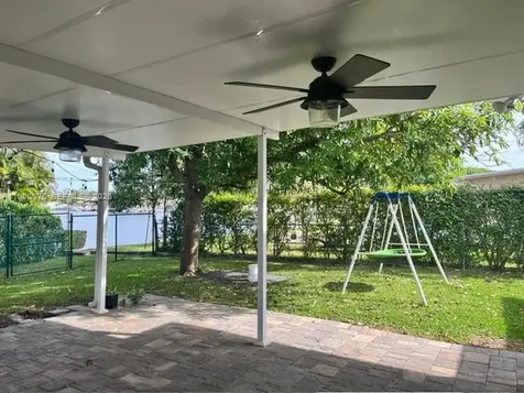 685 W 77th Street Hialeah FL 33014