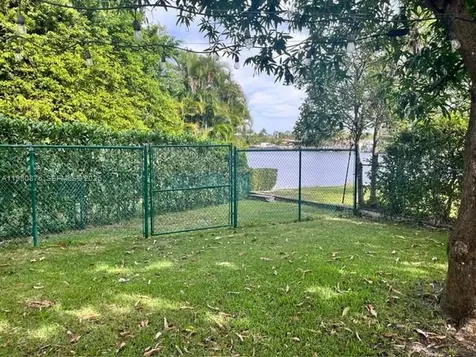 685 W 77th Street Hialeah FL 33014