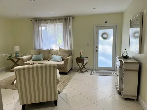 685 W 77th Street Hialeah FL 33014
