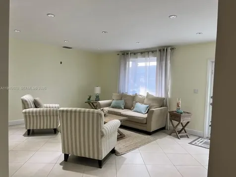 685 W 77th Street Hialeah FL 33014