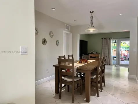685 W 77th Street Hialeah FL 33014