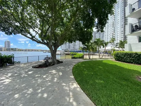 2780 NE 183rd Street Aventura FL 33160