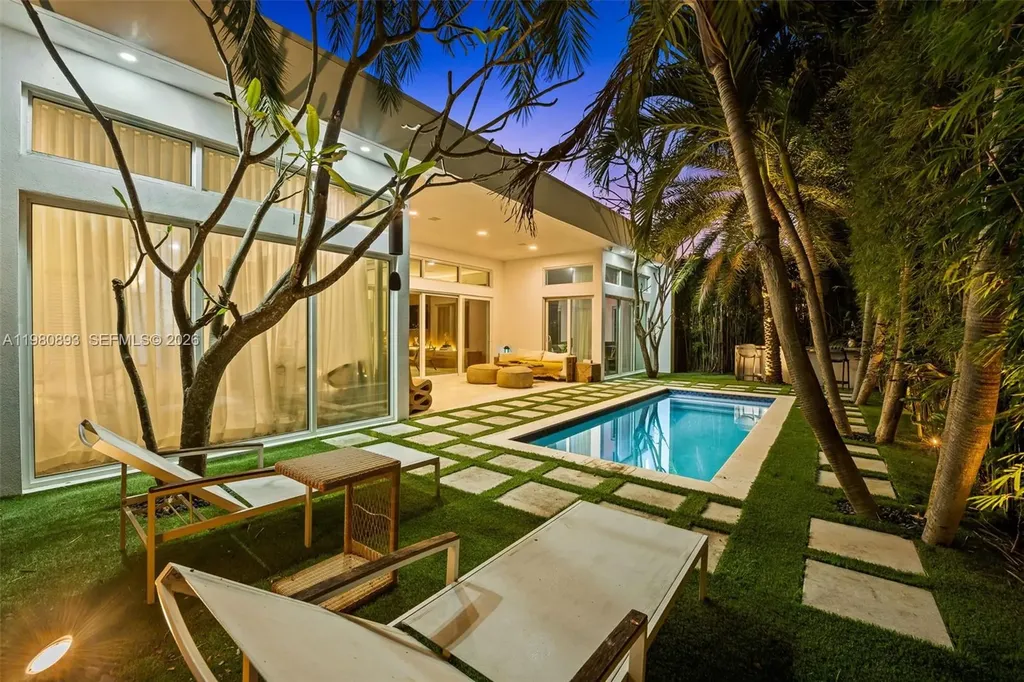 865 W 47th Street Miami Beach FL 33140