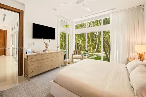 865 W 47th Street Miami Beach FL 33140