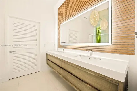 865 W 47th Street Miami Beach FL 33140