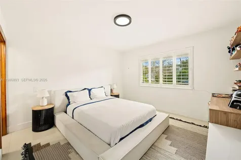 865 W 47th Street Miami Beach FL 33140