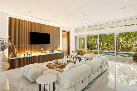 865 W 47th Street Miami Beach FL 33140