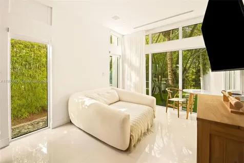 865 W 47th Street Miami Beach FL 33140