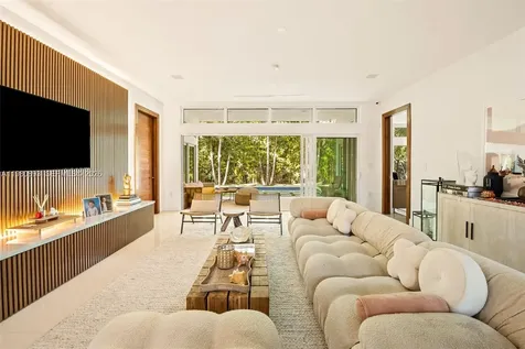 865 W 47th Street Miami Beach FL 33140