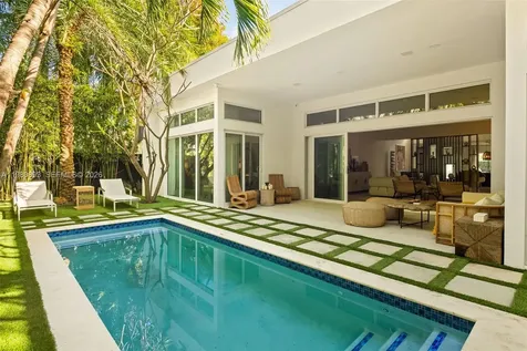 865 W 47th Street Miami Beach FL 33140
