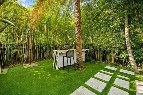 865 W 47th Street Miami Beach FL 33140