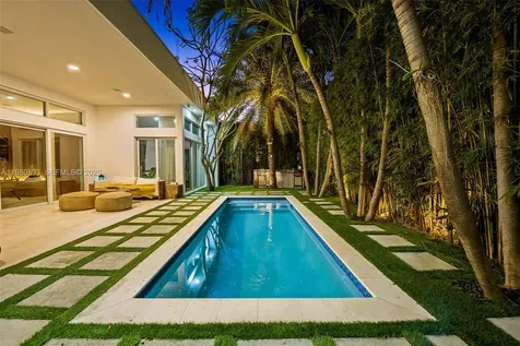 865 W 47th Street Miami Beach FL 33140