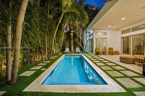 865 W 47th Street Miami Beach FL 33140
