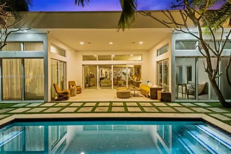 865 W 47th Street Miami Beach FL 33140