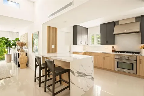 865 W 47th Street Miami Beach FL 33140