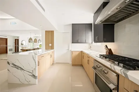 865 W 47th Street Miami Beach FL 33140