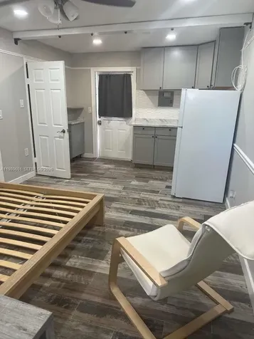 6837 SW 39th Terrace Miami FL 33155