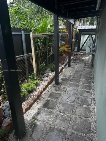 6837 SW 39th Terrace Miami FL 33155