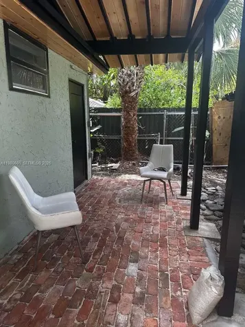 6837 SW 39th Terrace Miami FL 33155