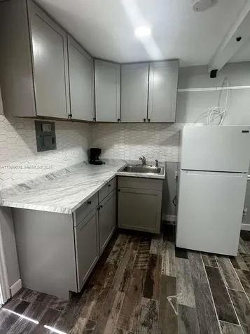 6837 SW 39th Terrace Miami FL 33155