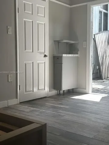 6837 SW 39th Terrace Miami FL 33155
