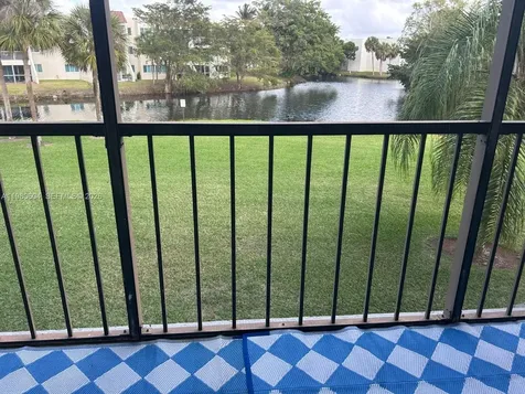 230 Lakeview Drive Weston FL 33326